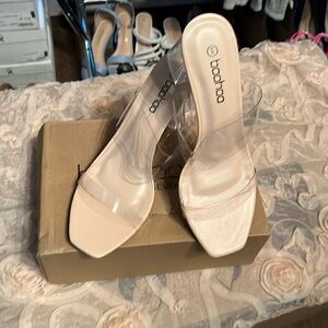 Women’s pumps size 8 clear